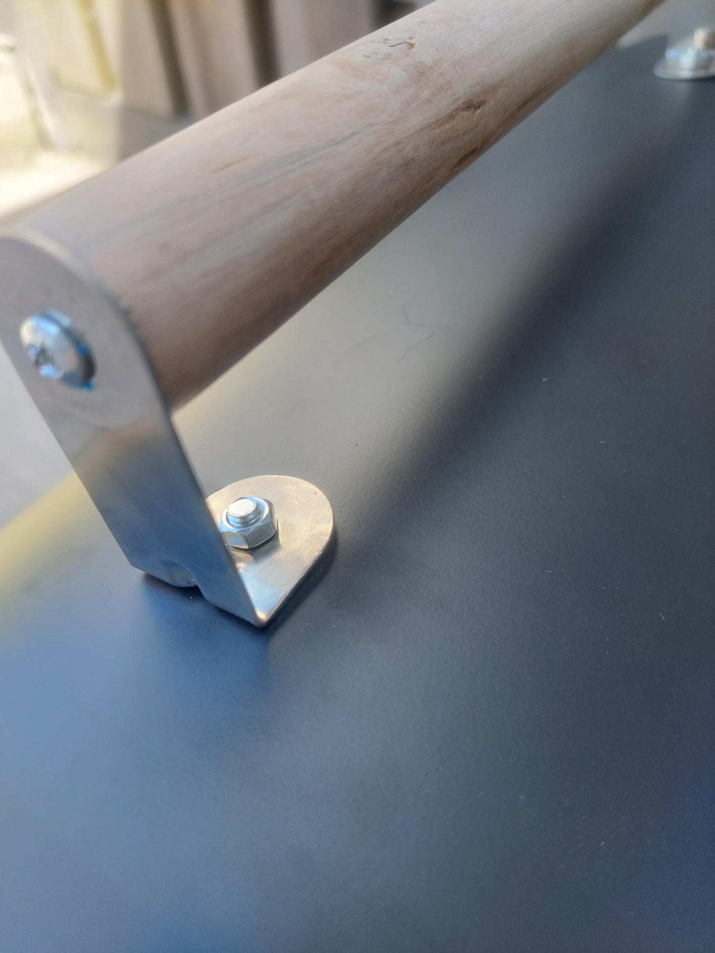BBQ - tafelmodel - houtskool - zwart - metaal - detail