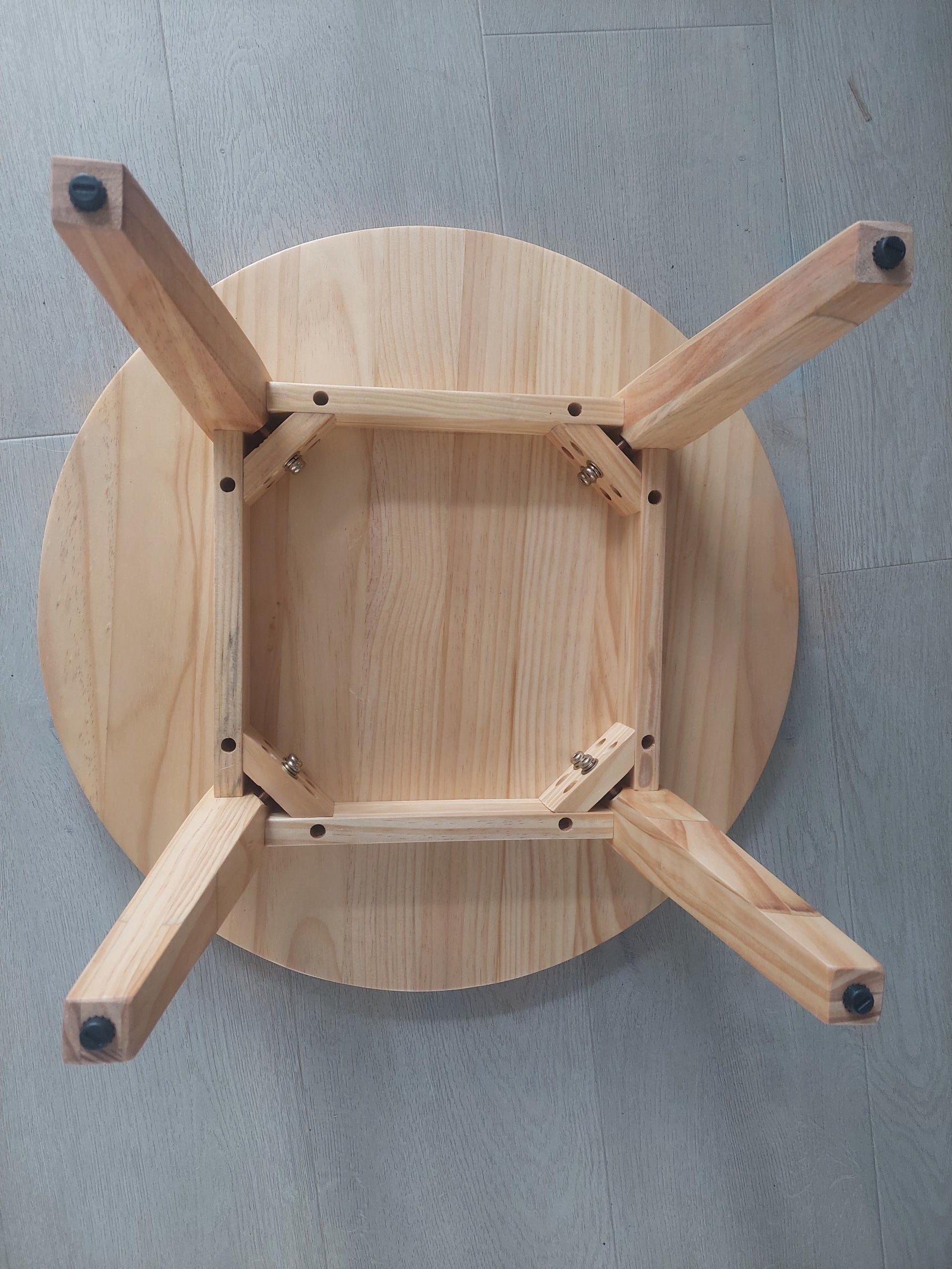 Bijzettafel hout rond voor buiten = salontafel - bijzettafel