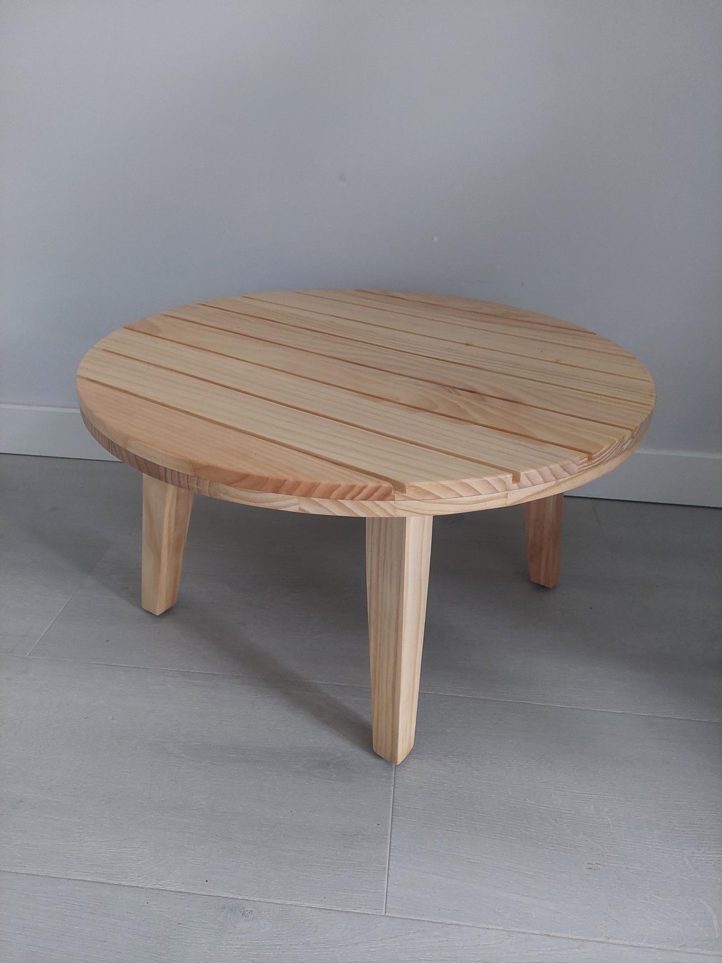 Bijzettafel hout rond voor buiten = salontafel - bijzettafel voor binnen