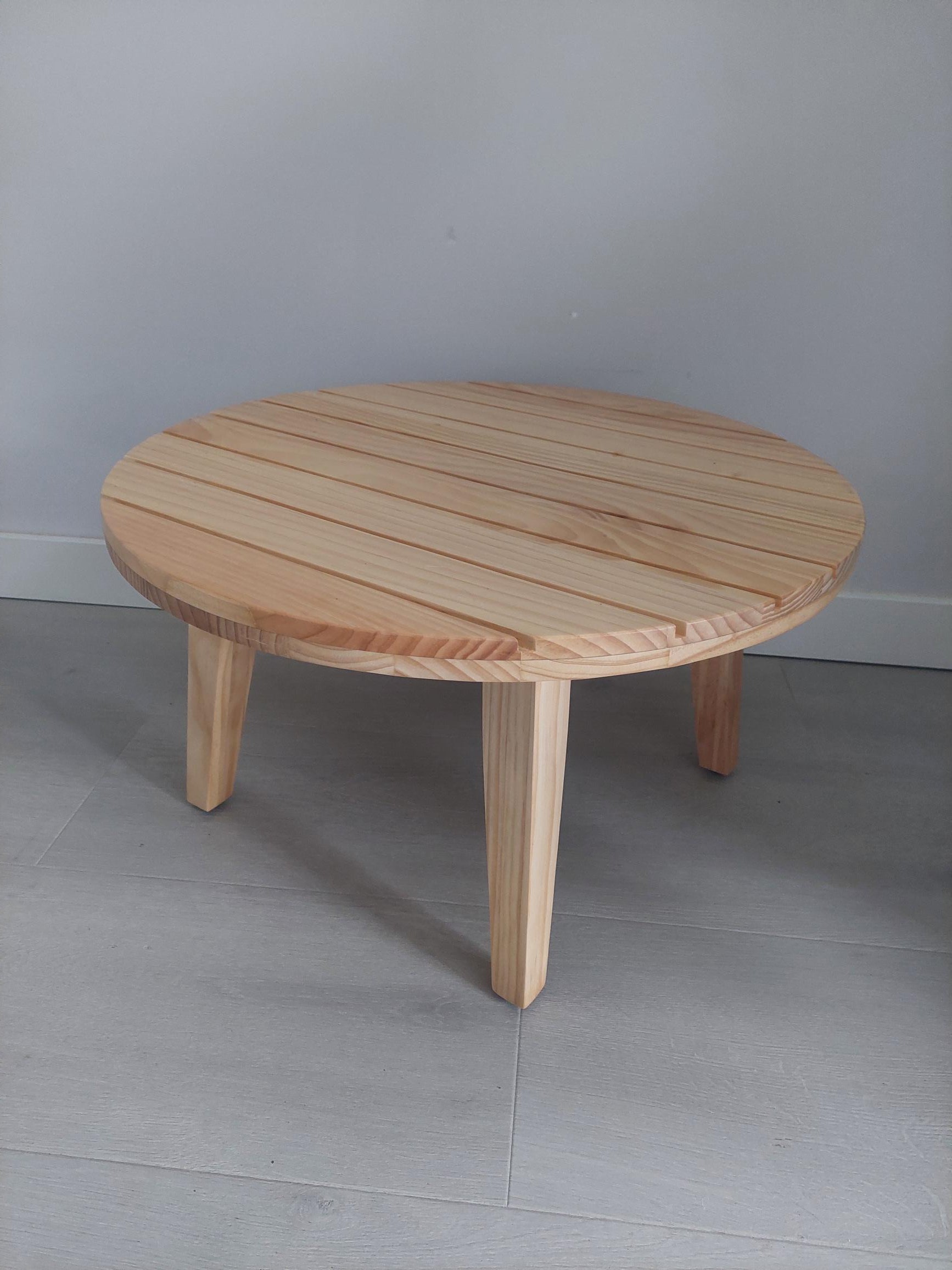 Bijzettafel hout rond voor buiten = salontafel - bijzettafel voor binnen